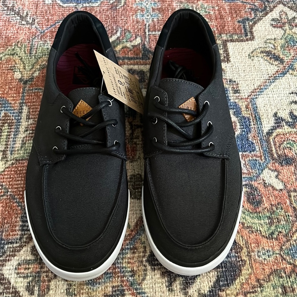Black Reed Boat Sliders